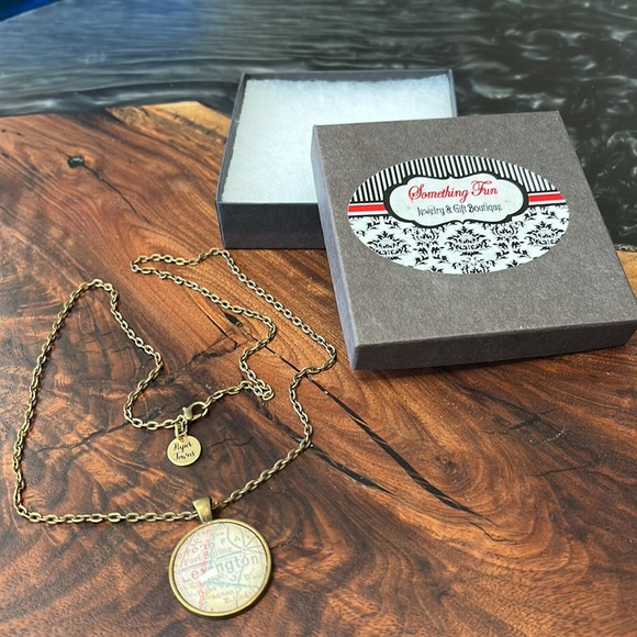 Paper Towns Lexington map necklace - Picture 3 of 5